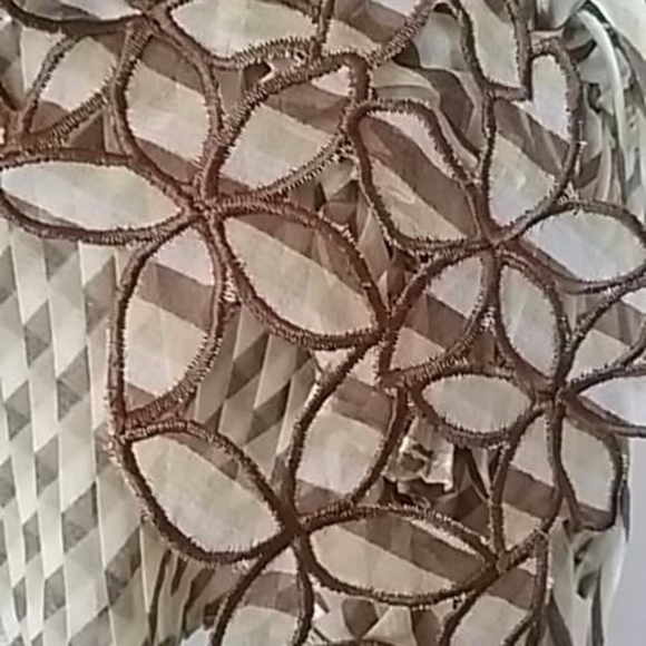 BCBG 100% silk Cami w/pleated and embroidered trim - Picture 3 of 5